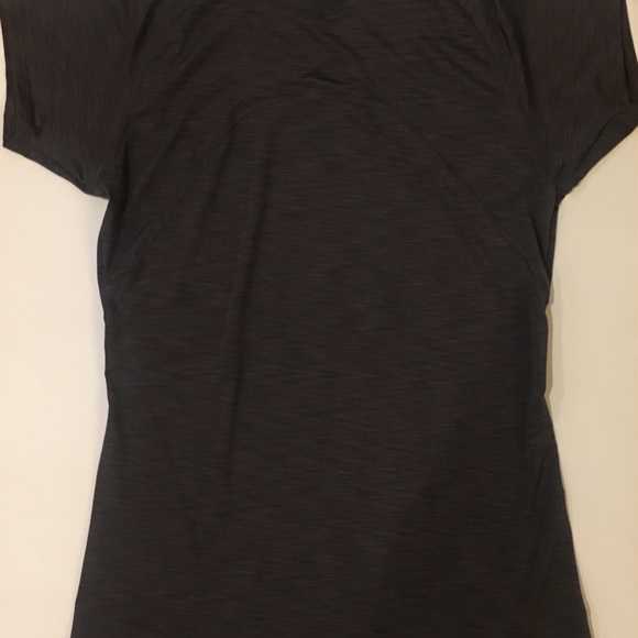 Under Armour Heat Gear Shirt - Picture 2 of 4